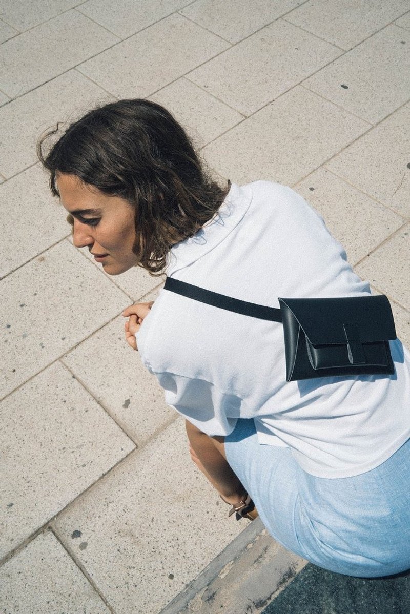 【预售】Walk With Me 回收皮革时尚腰包- 时尚黑 - 侧背包/斜挎包 - 真皮 黑色