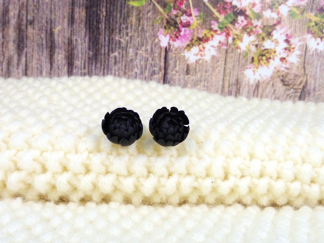 Peony Black stud earrings flower polymer clay jewelry gift girl accessory cool - 耳环/耳夹 - 粘土 黑色