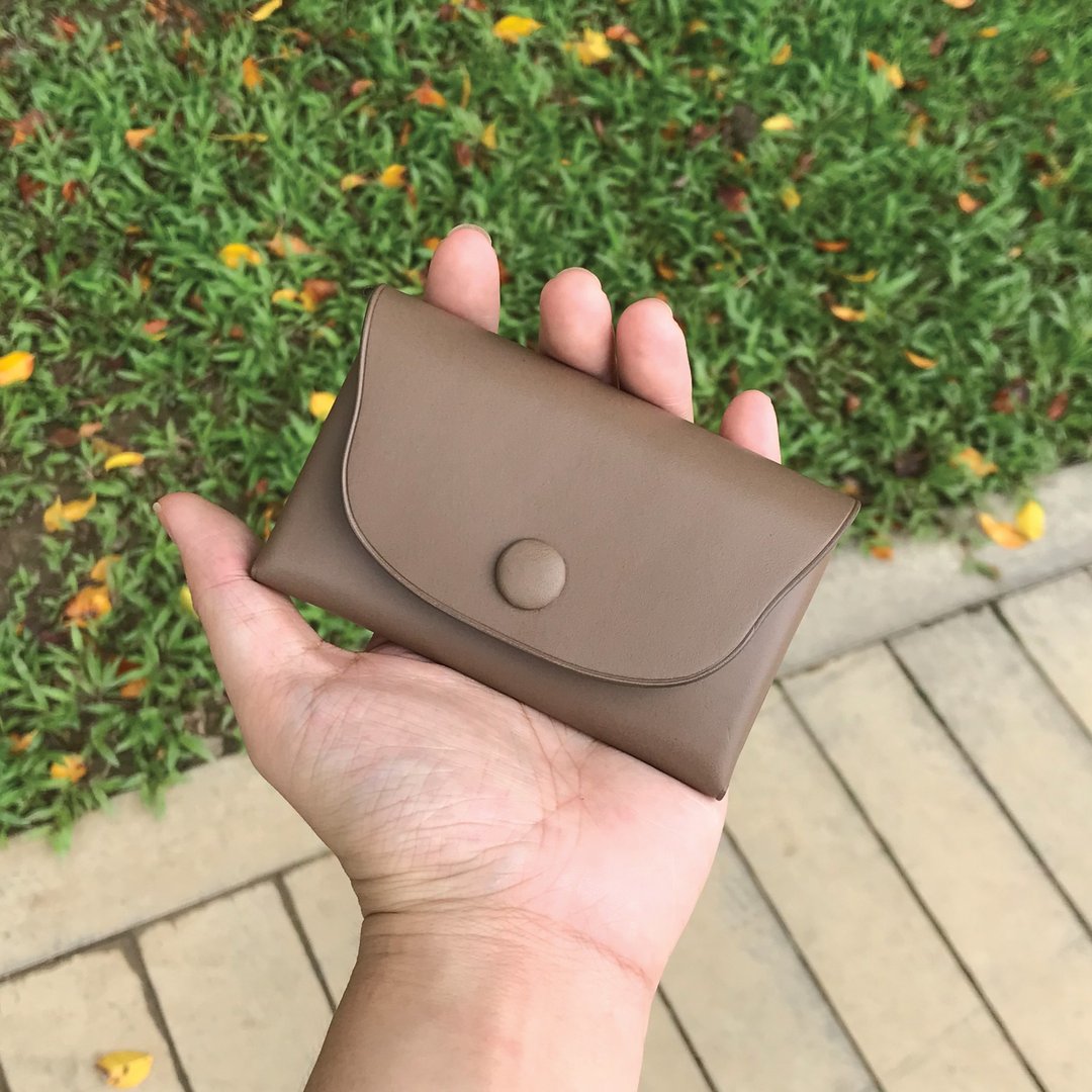 【零钱卡包】卡其灰色植鞣牛皮/万用杂物收纳包/简约随身小钱包 - 名片夹/名片盒 - 真皮 灰色