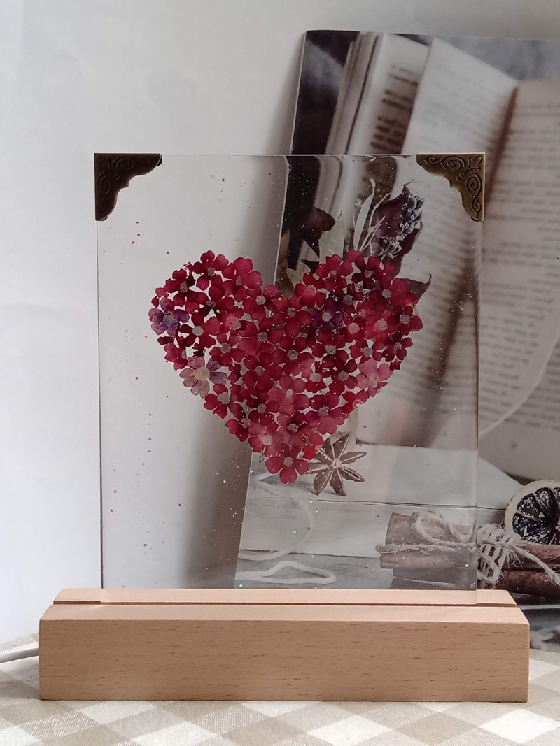 手作押花疗愈LED小夜灯 | 爱心小夜灯 | 典雅款 - 灯具/灯饰 - 树脂 红色