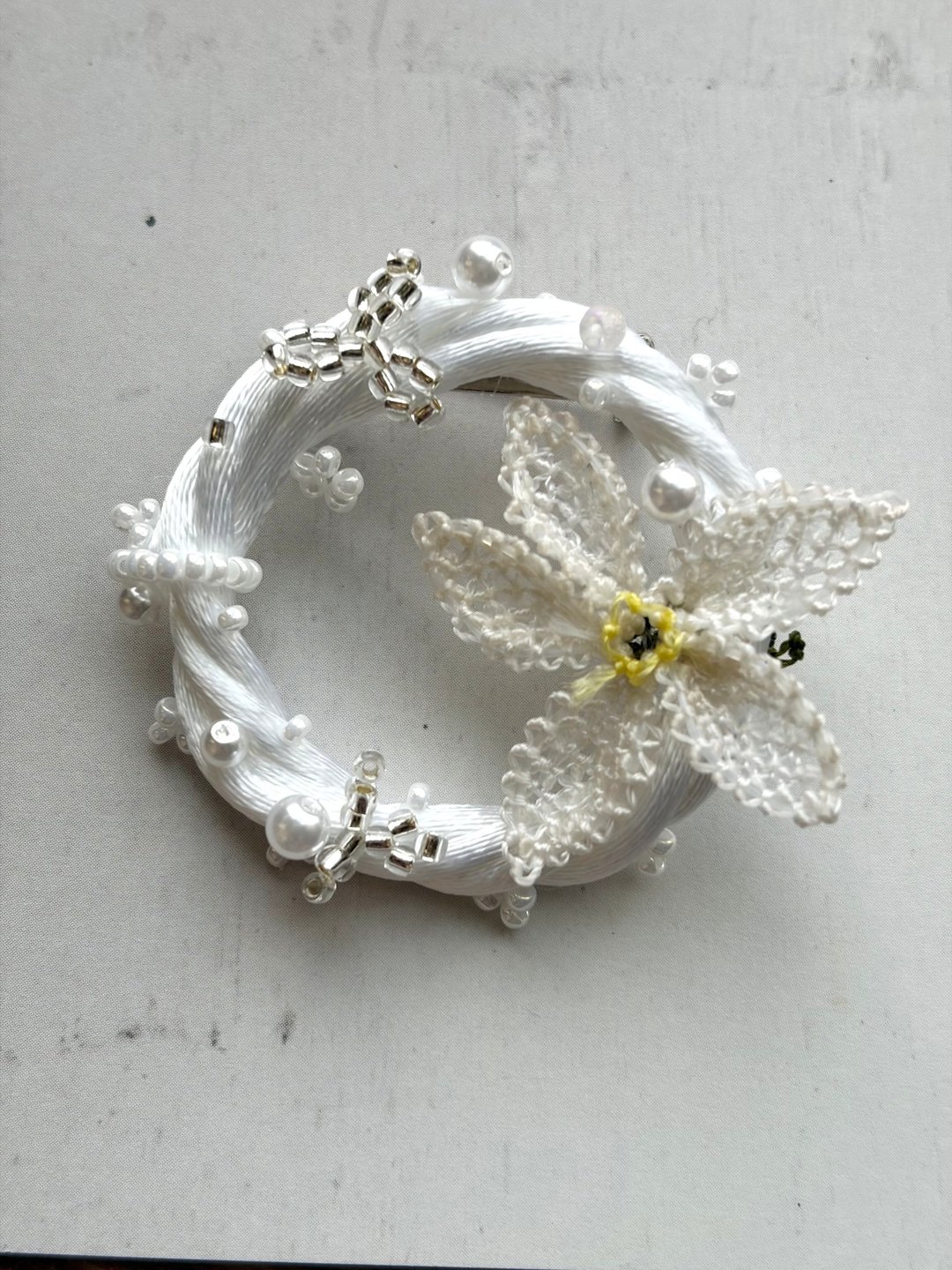 花环 胸针 Sew on cord accessory 缀 İğne Oya 日本制造 白色 - 胸针 - 其他材质 