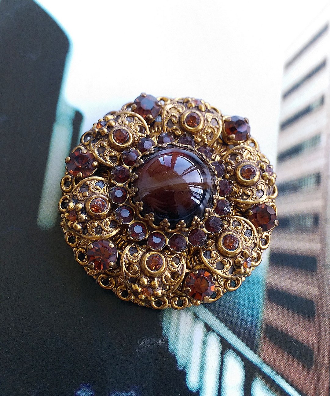 Vintage Jewelry 西洋古董饰品 西德制 花形 琥珀色调 精细 别针 - 徽章/别针 - 其他金属 金色