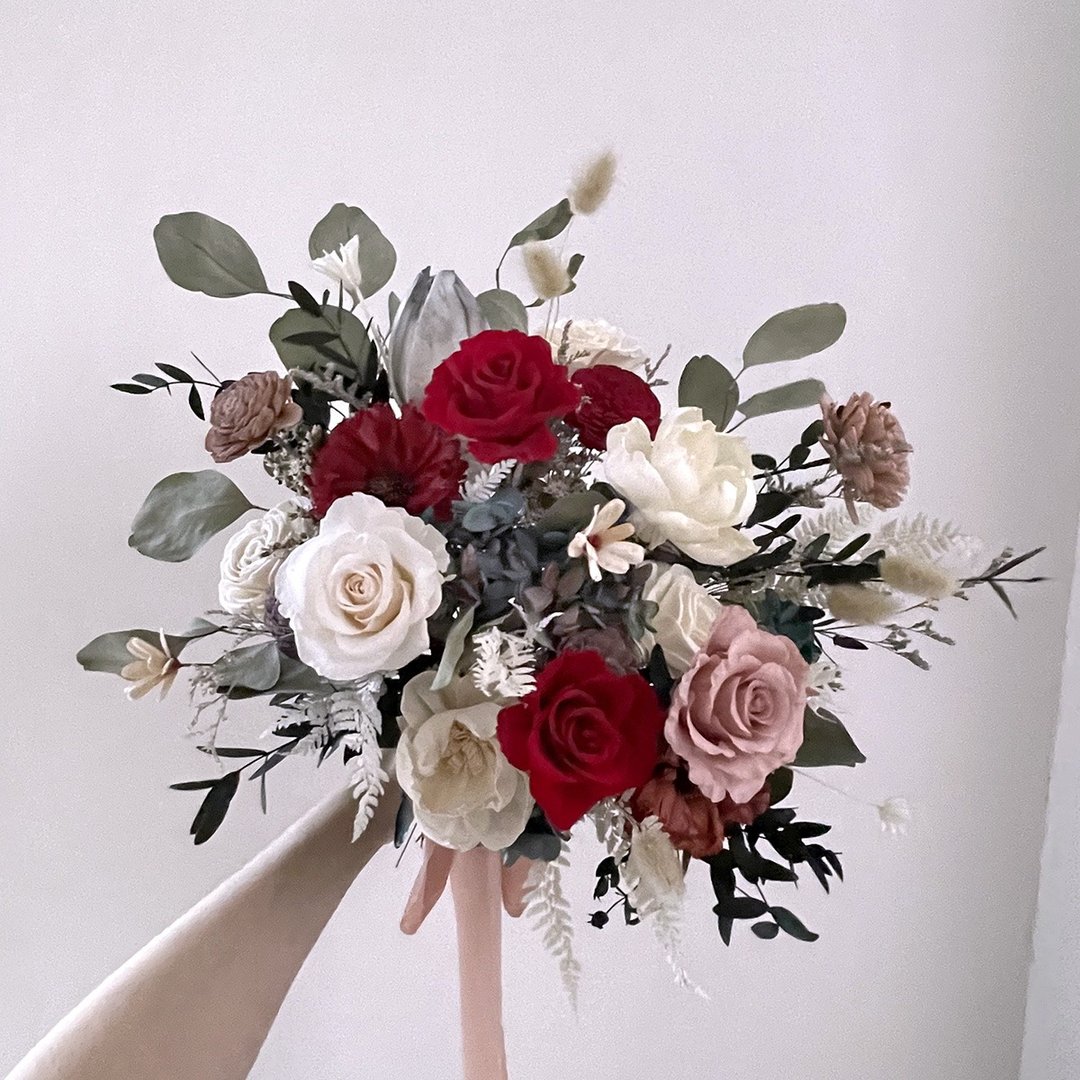 红白藕粉色不凋玫瑰绣球捧花─婚礼婚纱照外拍新娘捧花 - 干燥花/捧花 - 植物．花 红色