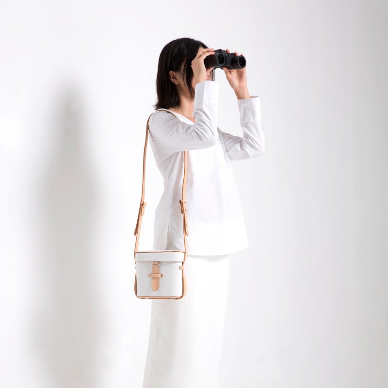 七月夏卡尔头层植鞣牛皮白色mini迷你望远镜包单肩斜挎水桶包女 - 侧背包/斜挎包 - 真皮 白色
