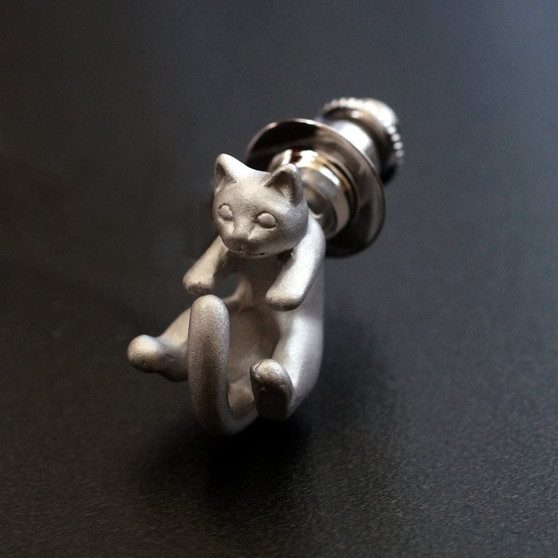 Cat Pin Broach Latte Brass Silver Coating - 胸针 - 其他金属 银色