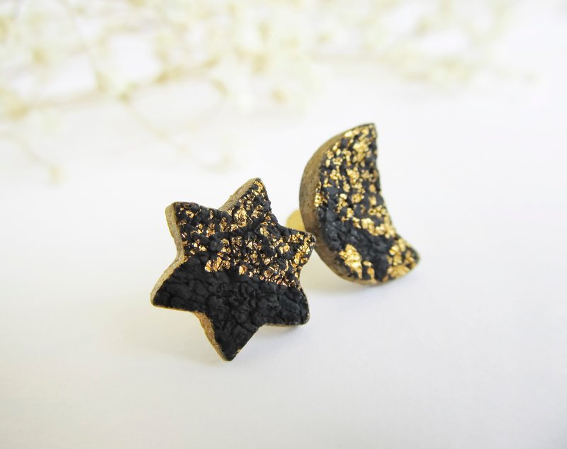 Crescent moon earrings clay Minimalistic black earrings Gold star mini earrings - 耳环/耳夹 - 粘土 黑色