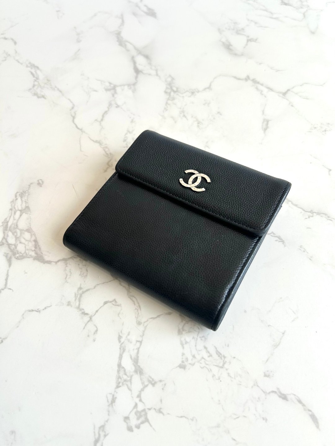 中古包 Chanel 黑色雕刻银扣鱼子酱短夹 皮夹 钱包 二手包 古董包 - 皮夹/钱包 - 真皮 黑色