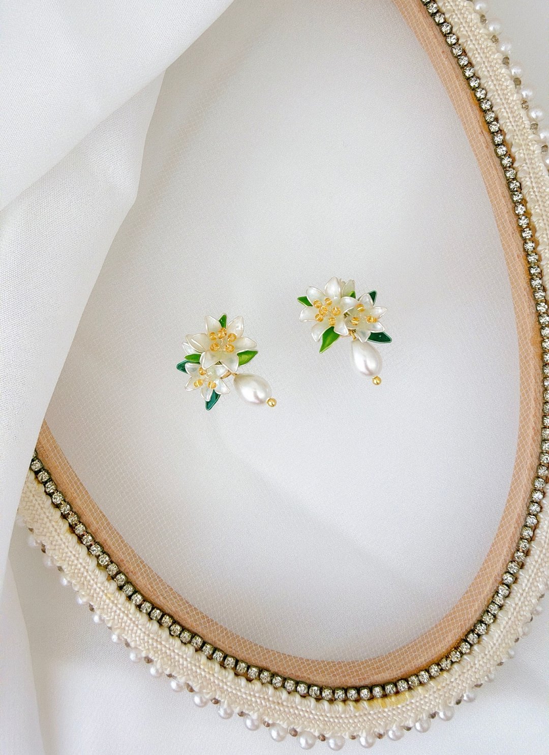 雨溡花 | 沐旭 百合花耳环 树脂 水晶花 饰品 - 耳环/耳夹 - 树脂 白色