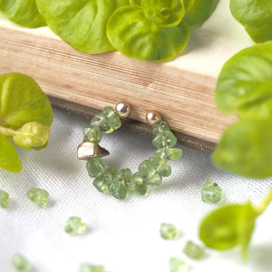 天然石橄榄石（Peridot）耳骨夹 | 8月诞生石 | EC53 - 耳环/耳夹 - 半宝石 绿色