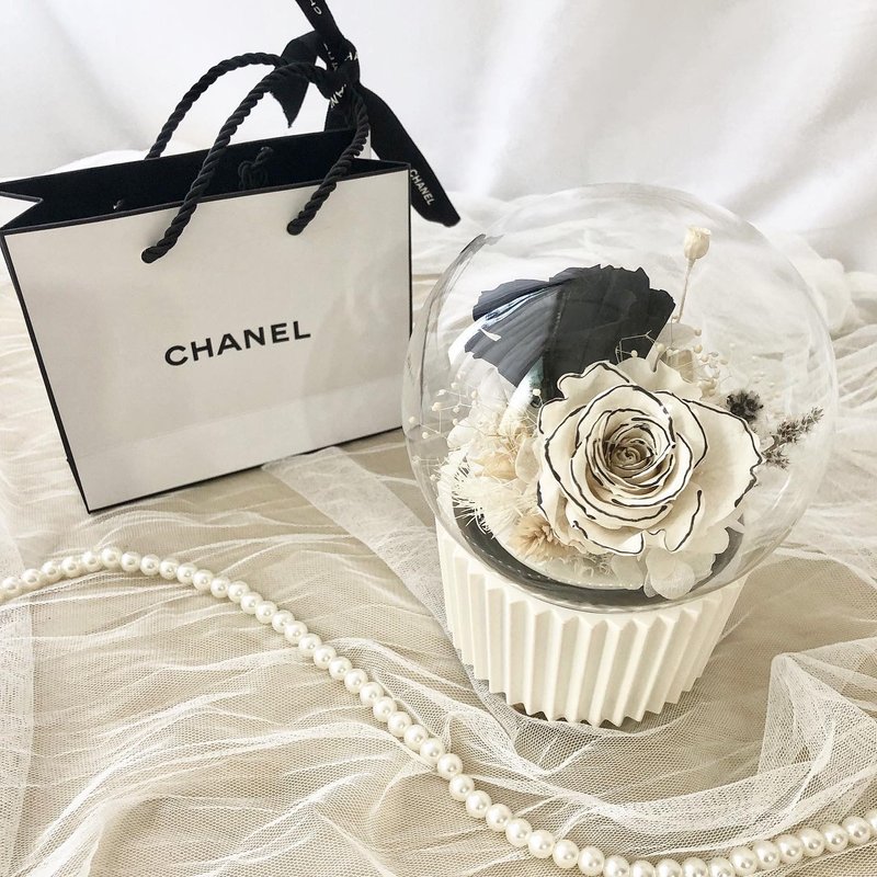 小香蛋糕 永生玫瑰 旋转音乐盒 - 干燥花/捧花 - 植物．花 黑色