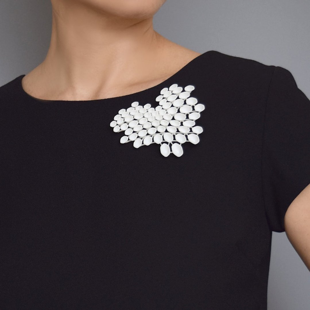 lydia brooch white - 胸针 - 塑料 白色