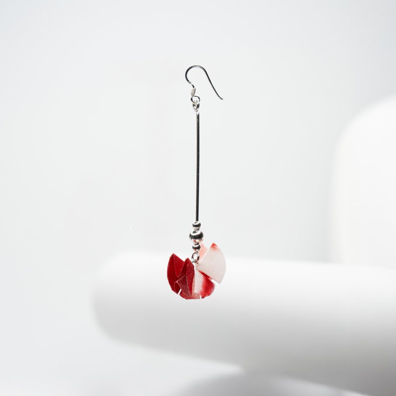 新月形织物耳环，白和红色 - 耳环/耳夹 - 棉．麻 红色