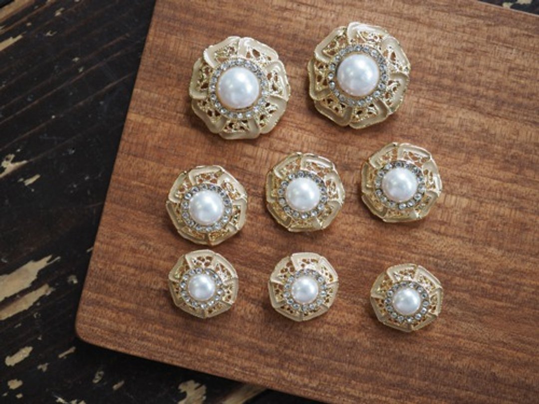 46019 Limited quantity Back hole 20mm 2 pearl metal buttons Beige - 其他 - 其他材质 