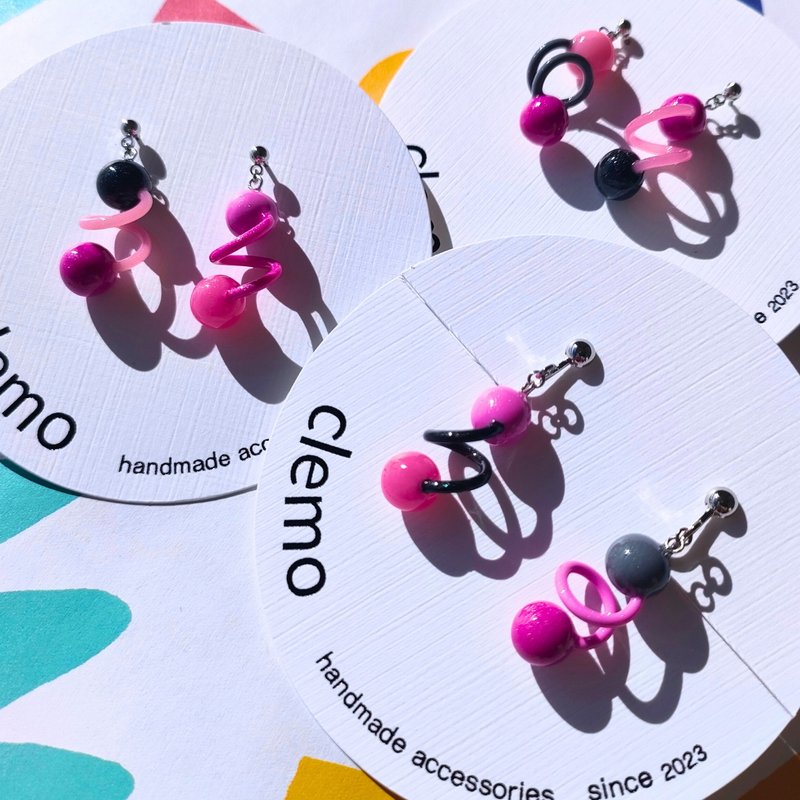 Tamakuru Tama 黑色粉红【耳环/耳夹】 - 耳环/耳夹 - 其他材质 多色