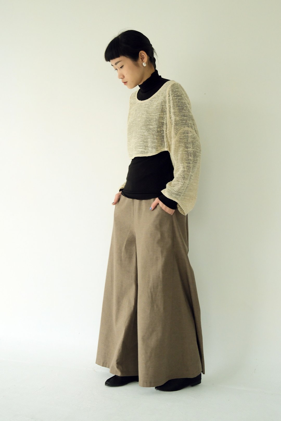 川 衣 WEAR BEING 短版袖口弧型剪裁丝棉上衣  网状米褐 - 女装上衣 - 棉．麻 卡其色