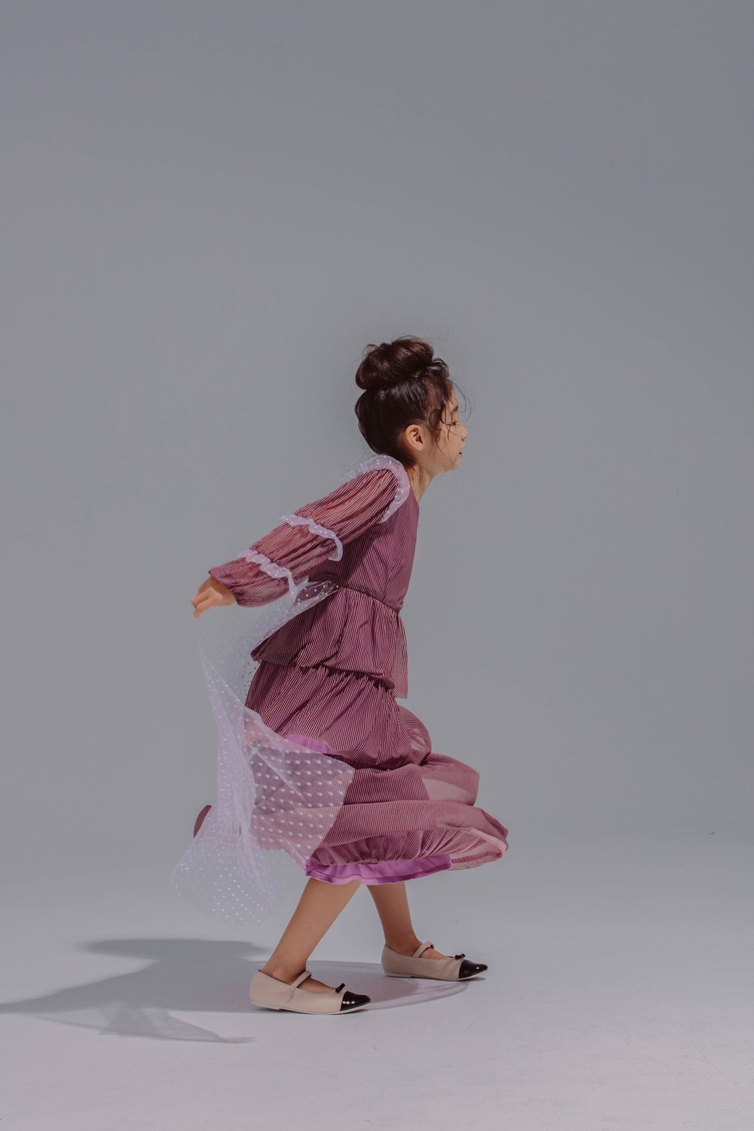 Tiered Dress with Frill Sleeve Detail / 2020 - 童装礼服/连衣裙 - 其他材质 
