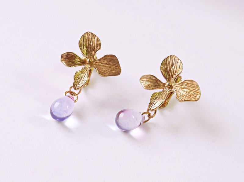 黄铜绣球花琉璃水滴旋转耳夹 - 耳环/耳夹 - 铜/黄铜 金色