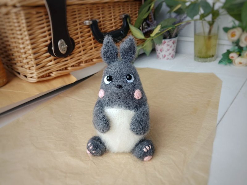 Stuffed Totoro toy anime My Neighbor Totoro sculpture decor. Plush Totoro toy - 玩具/玩偶 - 羊毛 灰色