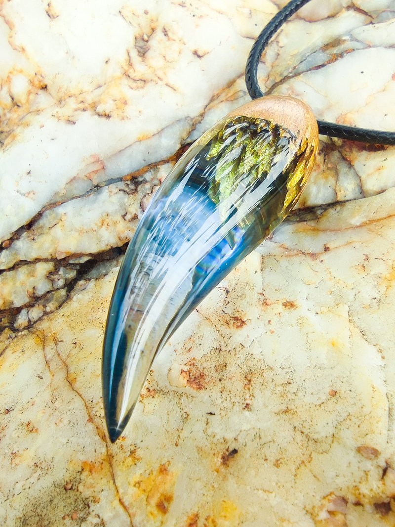 青天帝狼牙挂件 - 项链 - 树脂 蓝色