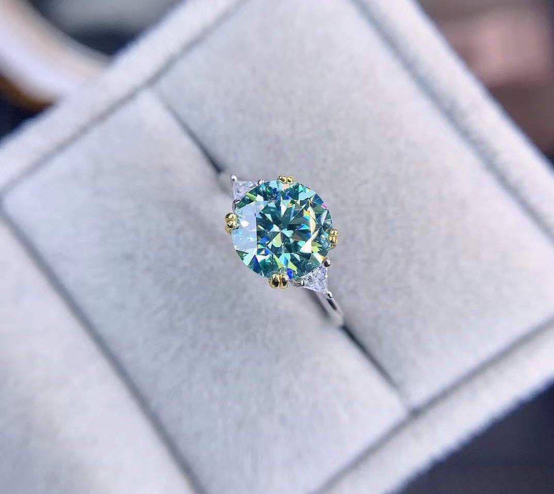2 Ct Green Moissanite Ring, Moissanite Silver Ring, D Color Moissanite Ring - 戒指 - 其他金属 银色