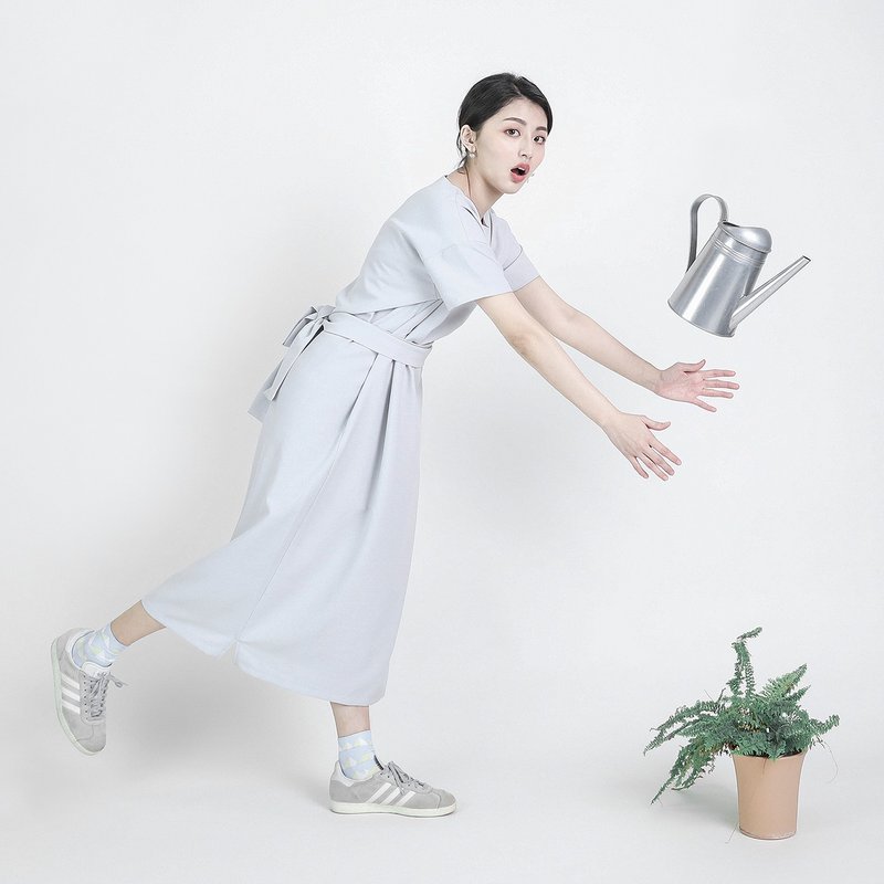 Dust 尘埃变化绑带洋装_8SF104_大理石灰 - 洋装/连衣裙 - 棉．麻 银色