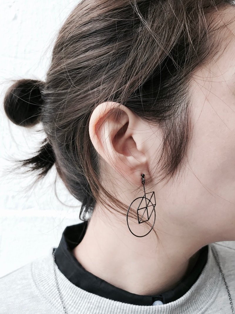 3D 中空圆形错视盒子耳环Circle hanging Illusion box earring  - 耳环/耳夹 - 其他金属 黑色