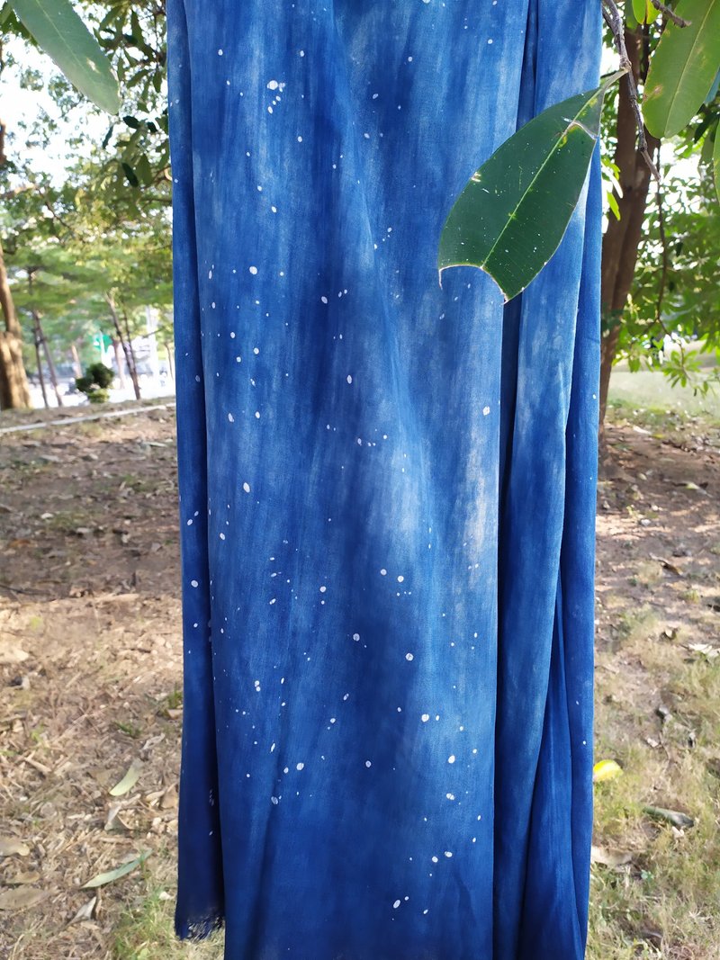 自在染isvara蓝染手工蜡染围巾宇宙系列小宇宙 - 围巾/披肩 - 棉．麻 蓝色