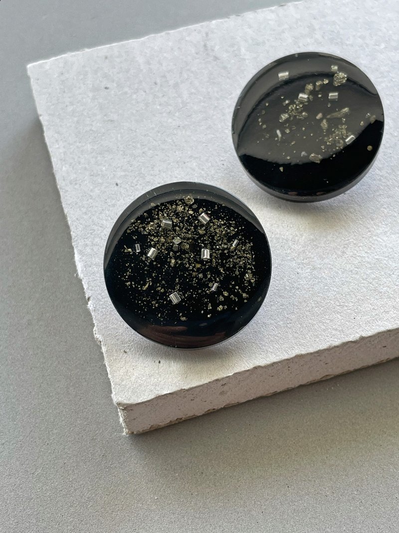 宇宙之心圈圈耳环 - 耳环/耳夹 - 其他材质 黑色