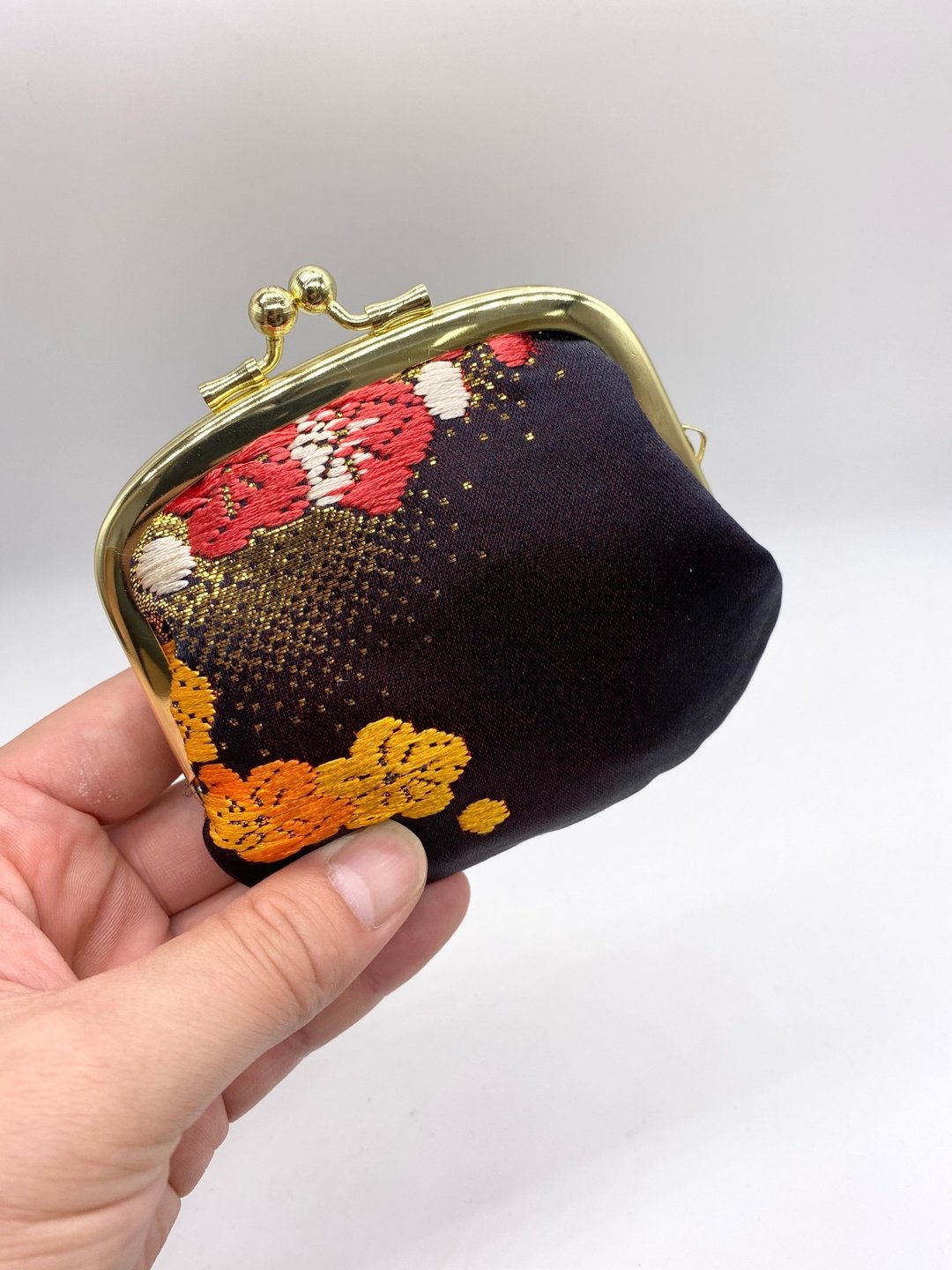 Tiny purse  coin purse pill case gift Japanese Kimono silk Japanese Goods - 零钱包 - 丝．绢 多色