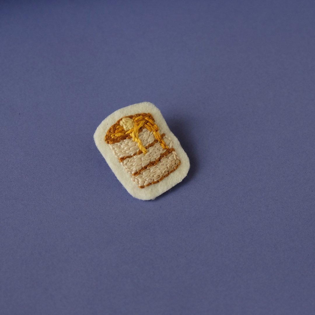 Pancake Brooch - 胸针 - 绣线 