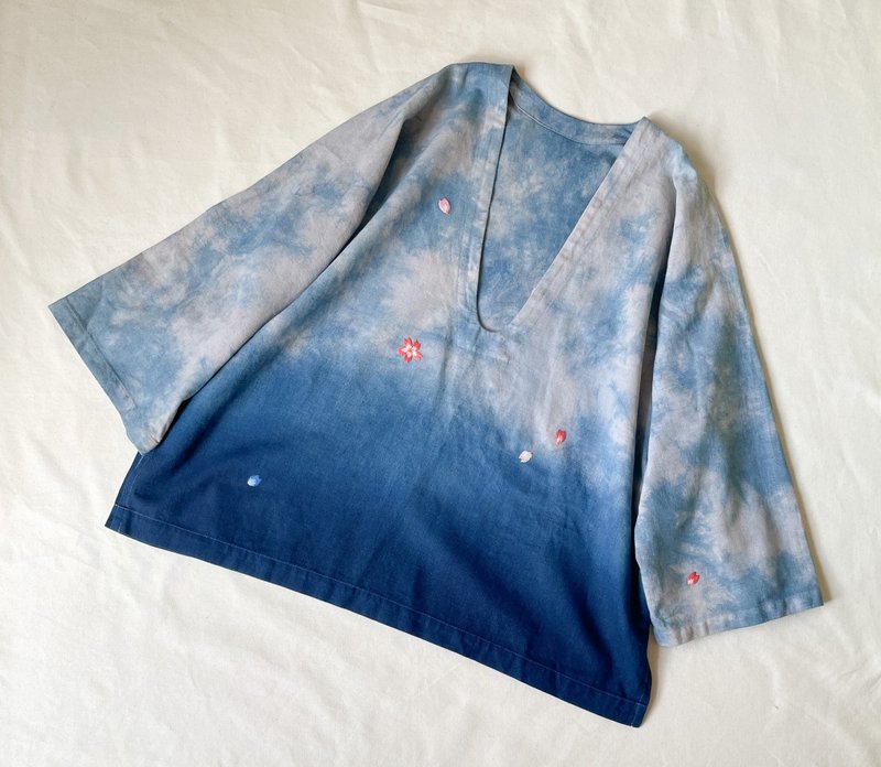 日本制造 樱花刺绣 蓝染泥染套头上衣 aizome Embroidery JAPANBLUE Indigo dyed - 女装上衣 - 棉．麻 蓝色