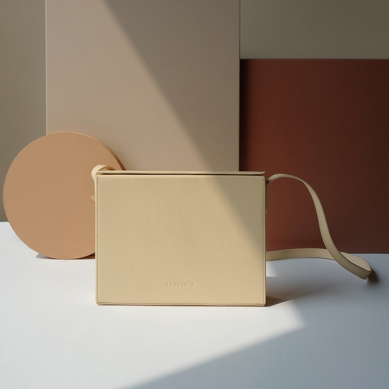 TREBLE Z 2018新款原创设计真皮盒形单肩斜挎包大号方形包 杏色 - 侧背包/斜挎包 - 真皮 