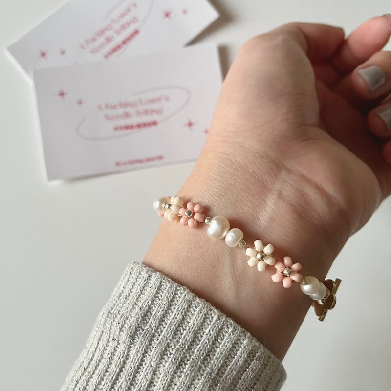 y2k 气质樱花粉花花串珠手链 串珠饰品 手作饰品 - 手链/手环 - 塑料 粉红色