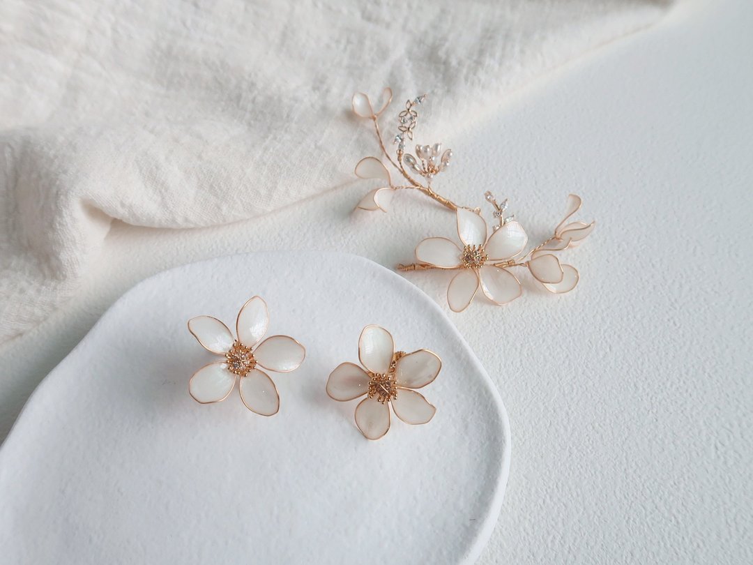 花心思 耳环 -手作水晶花 树脂饰品 礼物 闺蜜饰品 - 耳环/耳夹 - 树脂 透明