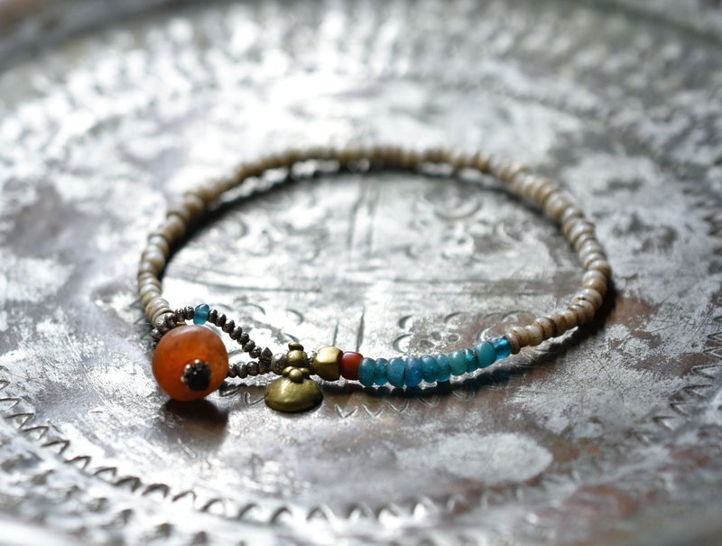 非洲出土红玉髓扣头，复古白与祖母绿珠，糖饴色White Heart手链 - 手链/手环 - 玻璃 白色