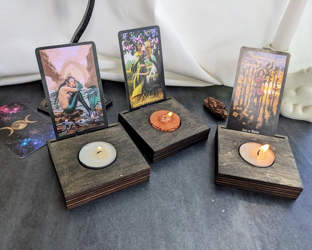 3 件套黑色烛台，带有塔罗牌展示。 - 摆饰 - 木头 黑色