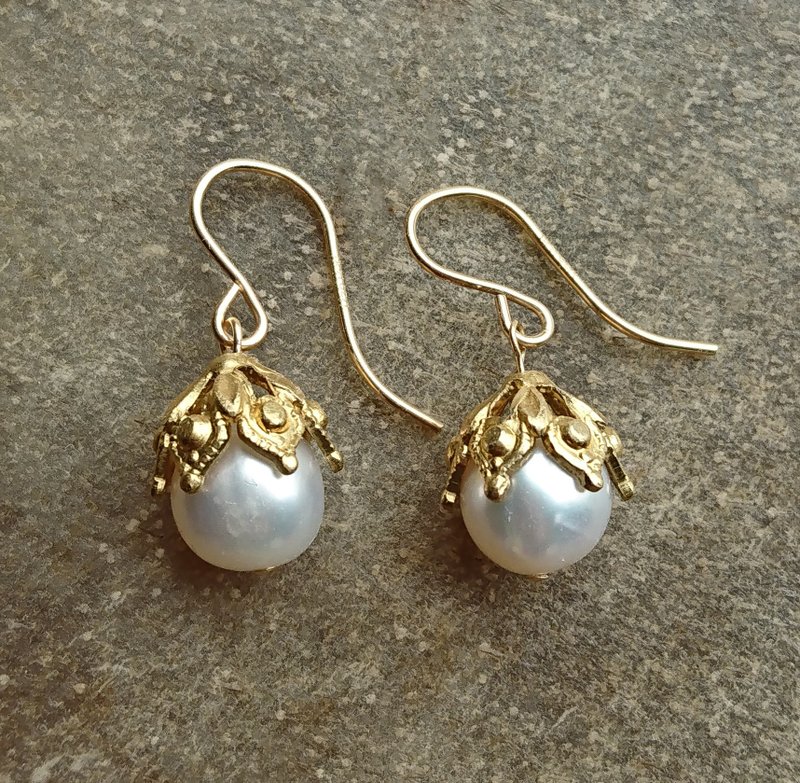 古典雕花淡水珍珠耳环 - 耳环/耳夹 - 其他金属 