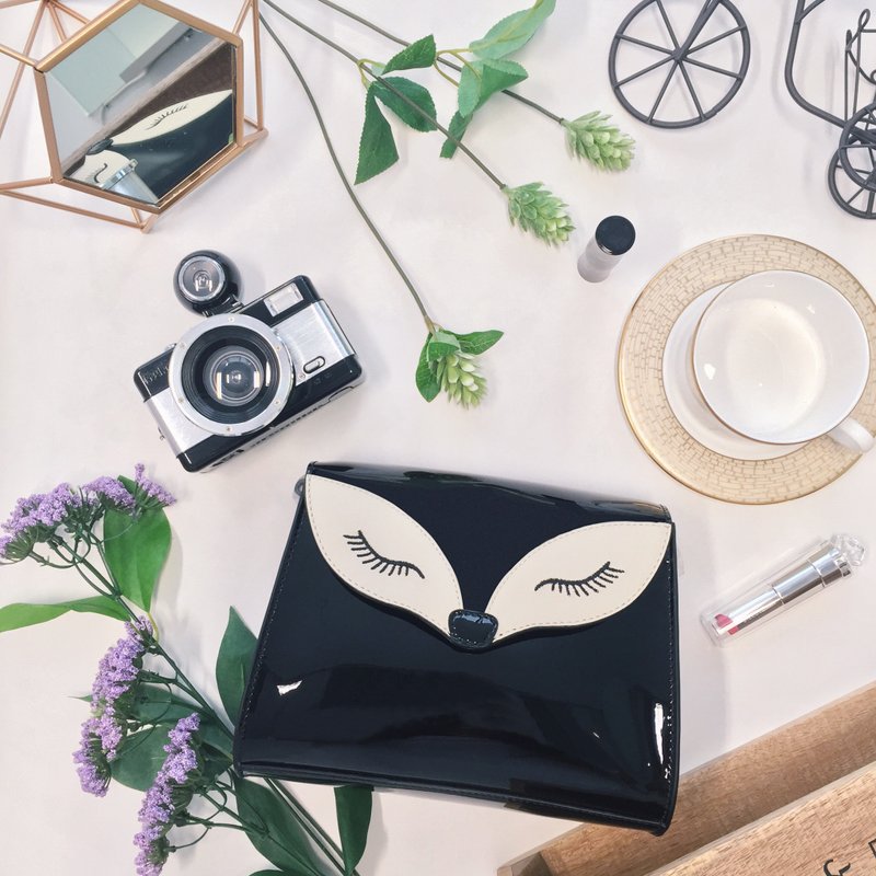 Neptune 黑色漆皮狐狸斜背包 - 侧背包/斜挎包 - 真皮 黑色