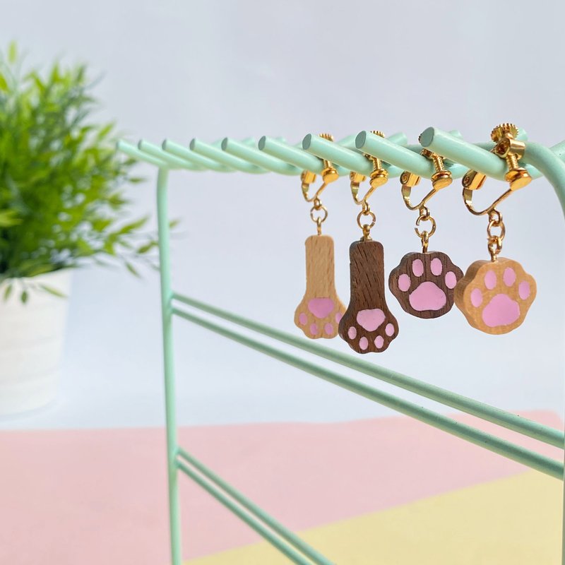 毛小孩肉球 实木耳环 猫手掌(耳针/耳夹) 一对猫之日猫之日 - 耳环/耳夹 - 木头 咖啡色