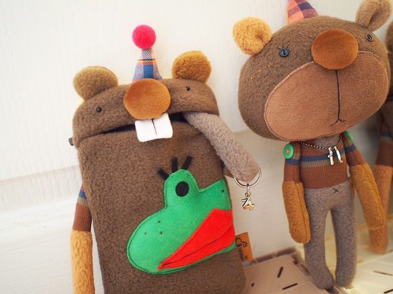 E*group 14周年庆 阿熊念款 iphone 系列手机袋皆可使用 - 其他 - 棉．麻 咖啡色