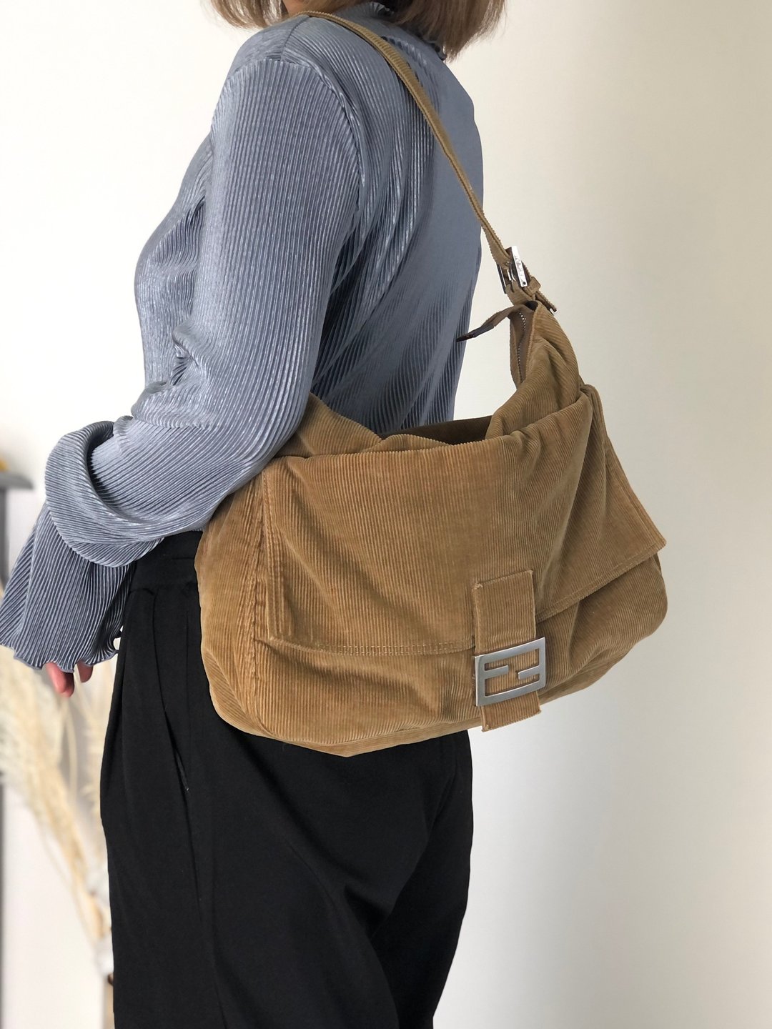 【日本直送 名牌中古包】FENDI 芬迪 肩背包 米色 FF 灯芯绒 Mamma Baguette vintage - 侧背包/斜挎包 - 棉 咖啡色
