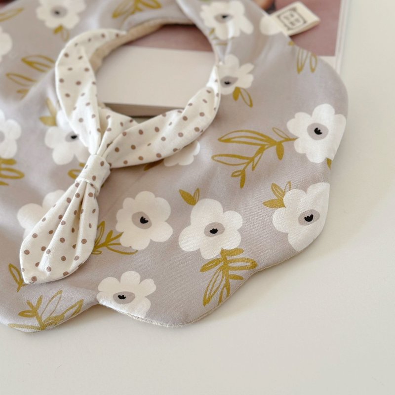 莫兰迪灰大花 韩国天然染色公主花瓣领兜 围兜 口水巾 婴儿礼物 - 围嘴/口水巾 - 棉．麻 