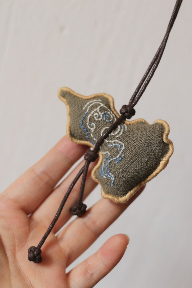壹染指原创 | 棉麻 全手缝 云纹绣 双色 葫芦挂饰 | 一物一图 - 项链 - 棉．麻 多色