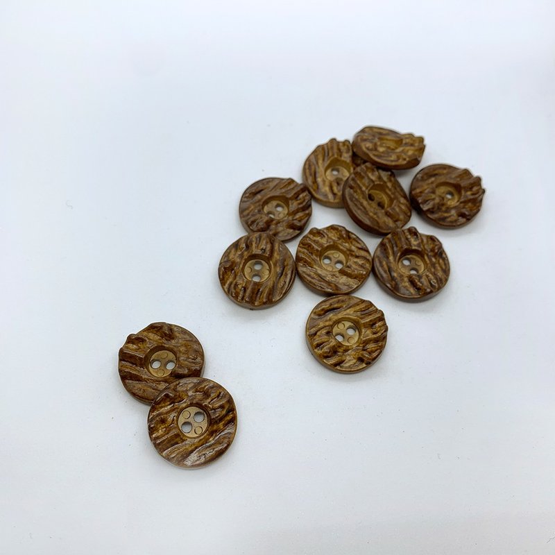 Hana Mokuba 塑酯仿木钮(一包) - 其他 - 木头 