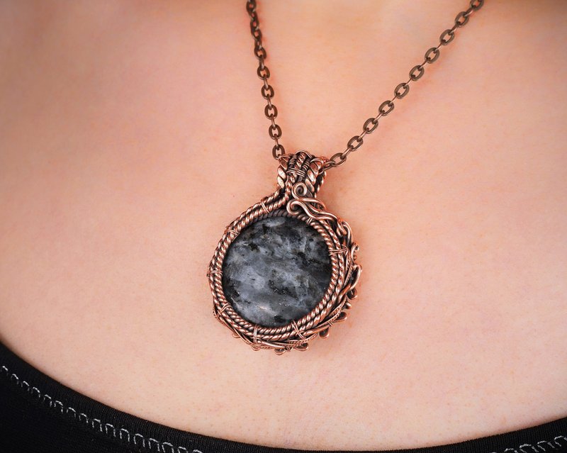 Larvikite 女士吊坠 绕线铜项链 手工铜饰品 - 项链 - 宝石 灰色