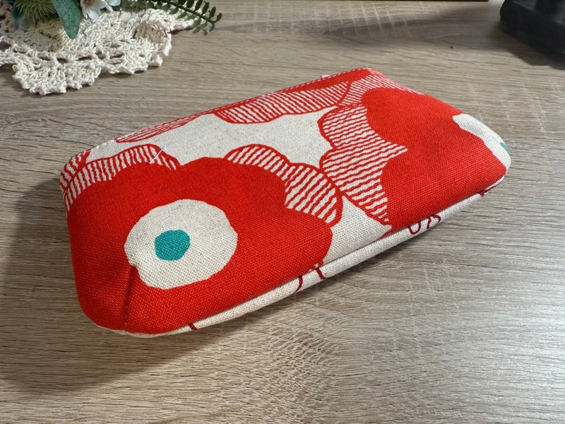 【现货】双色相遇/正反双配色手作拉链包/唯一款 NO2红花留白款 - 化妆包/杂物包 - 棉．麻 