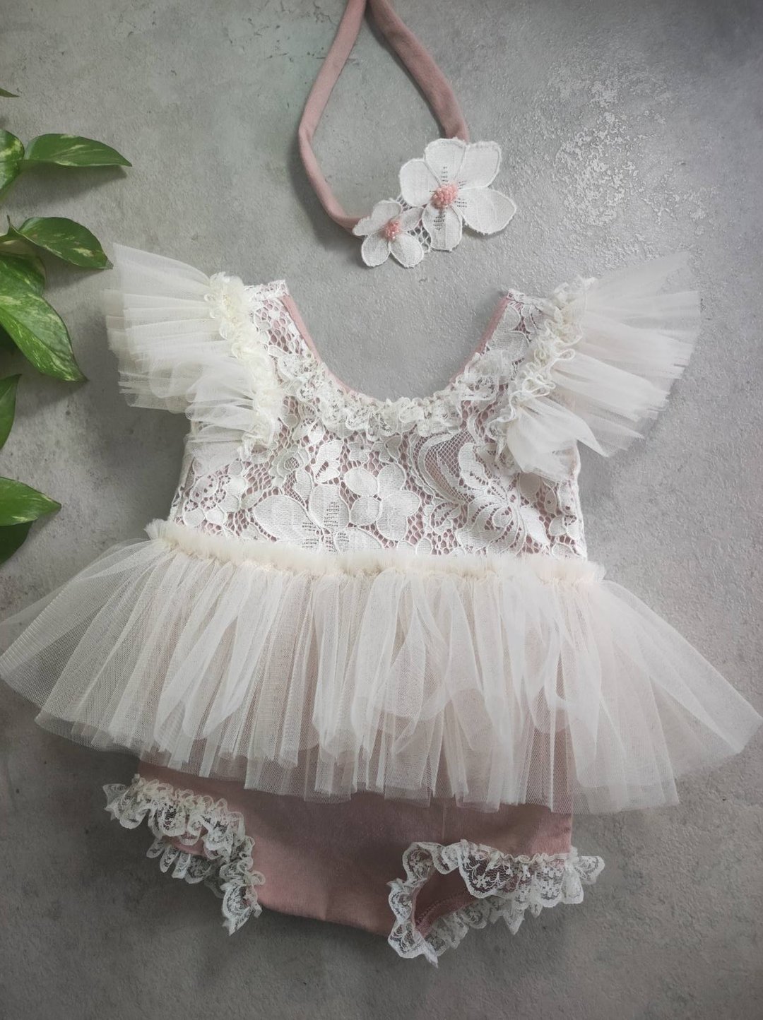 适合新生女孩第一次拍照的可爱蕾丝连身衣 - 婴儿饰品 - 其他材质 多色