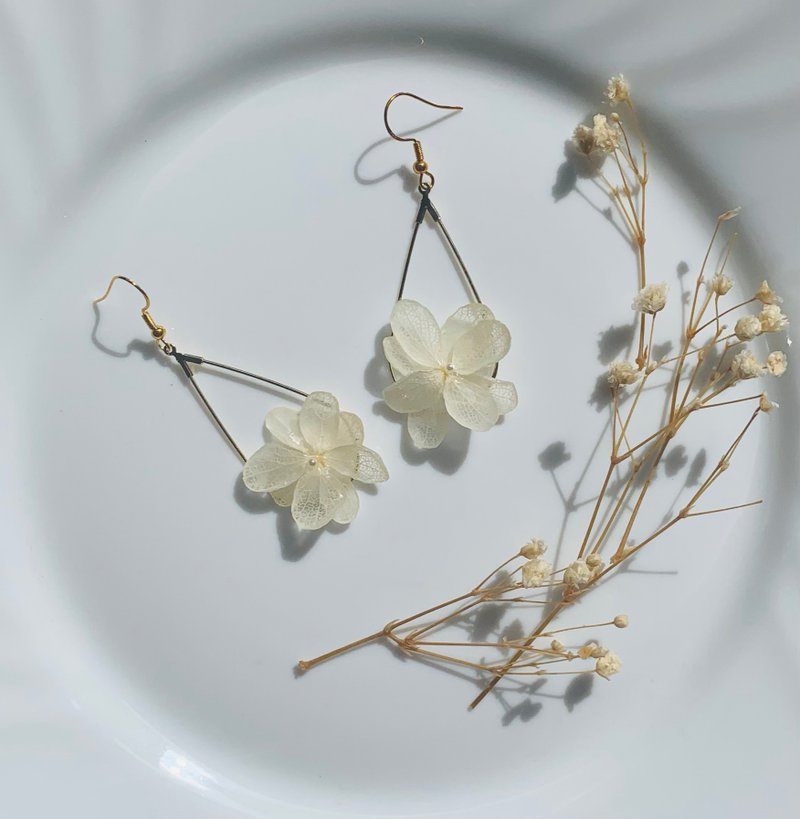 树脂干花耳环|永生花耳环 - 耳环/耳夹 - 植物．花 白色