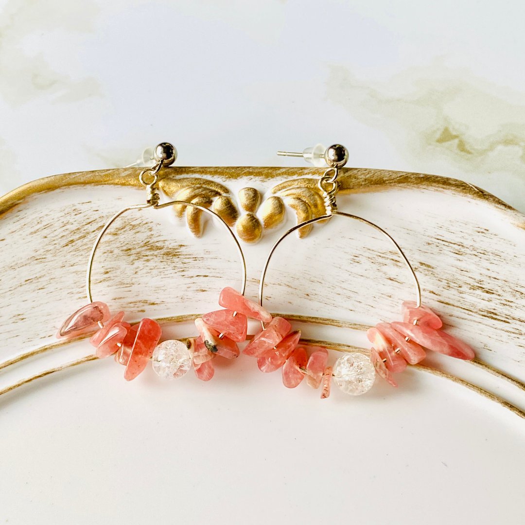 Inca rose and crack crystal circle earrings - 耳环/耳夹 - 水晶 红色
