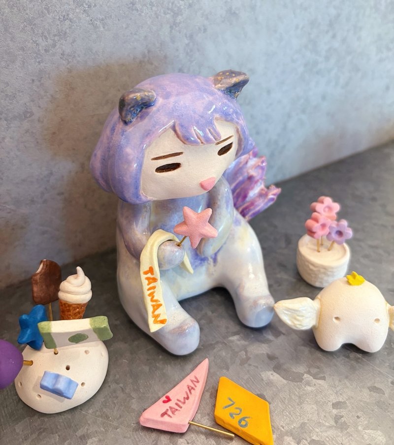 小蜜的故事/交互式收藏陶偶/志工生活/爱台湾的人/蓝紫色小猫耳 - 玩偶/公仔 - 陶 紫色